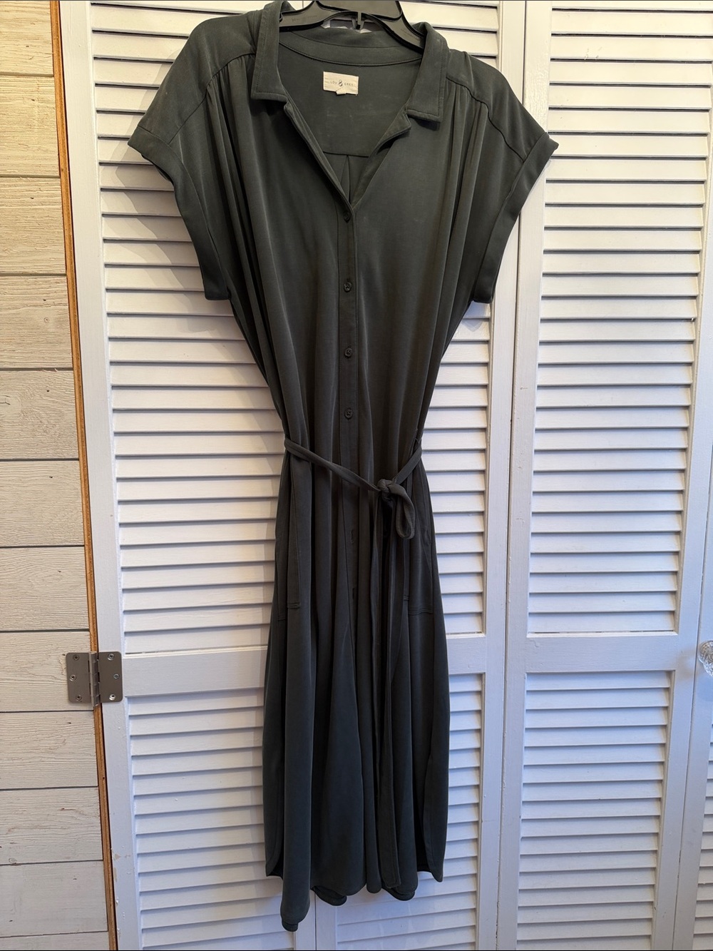 Lou & Grey Grey/Black Button-Front Midi Dress